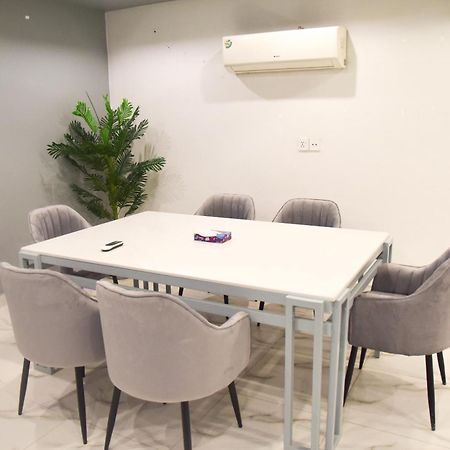 Luxe Suites Bahria Town Lahaur Zewnętrze zdjęcie