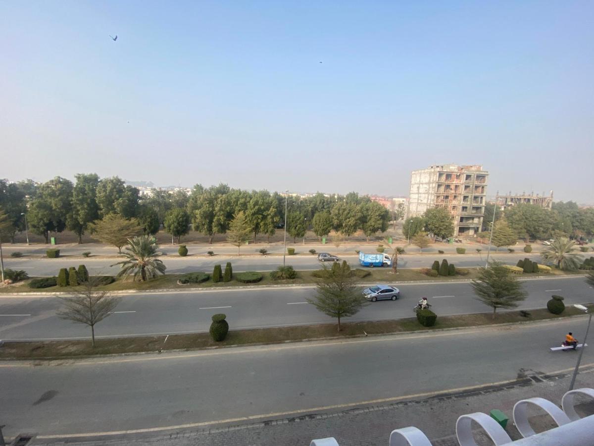 Luxe Suites Bahria Town Lahaur Zewnętrze zdjęcie